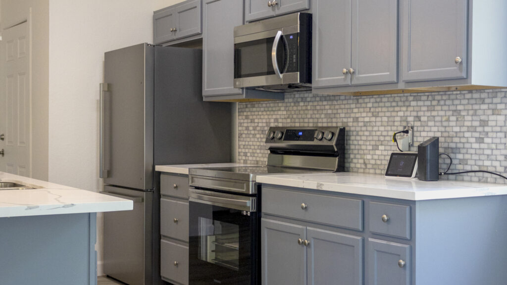 Inside view of a kitchen with some equipments